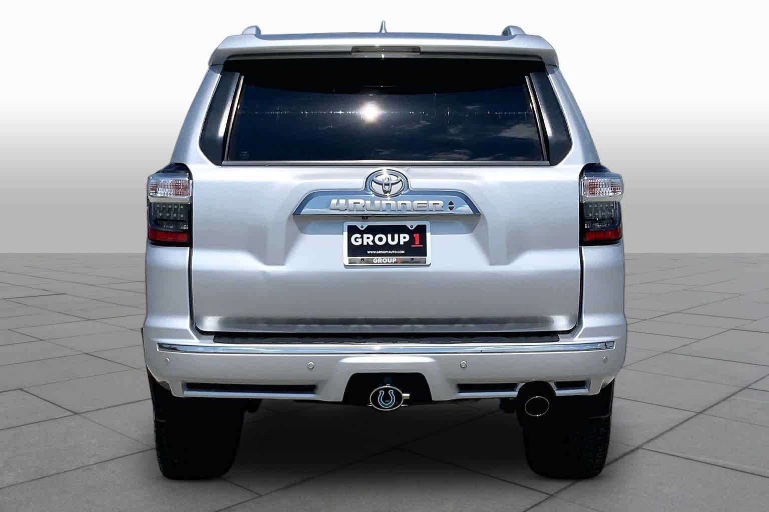 Used 2017 Classic Silver Metallic Toyota Limited image 5
