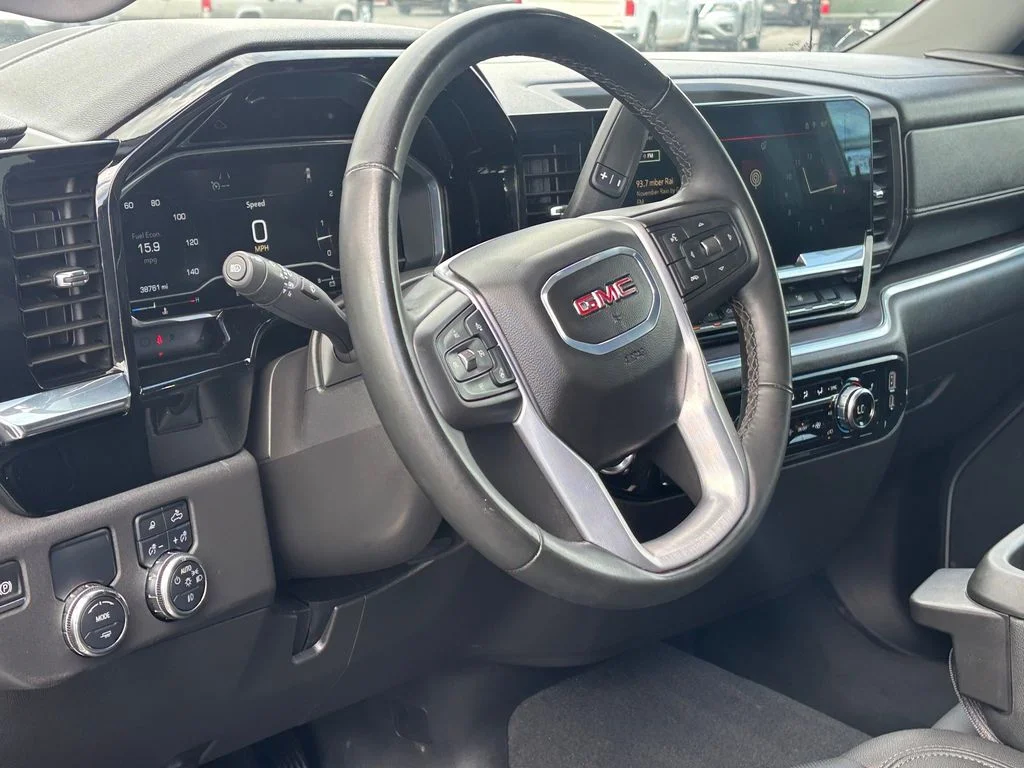 Used 2025 White GMC SLT image 9