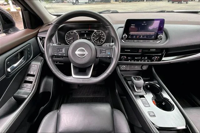 Used 2023 White Nissan SL image 8