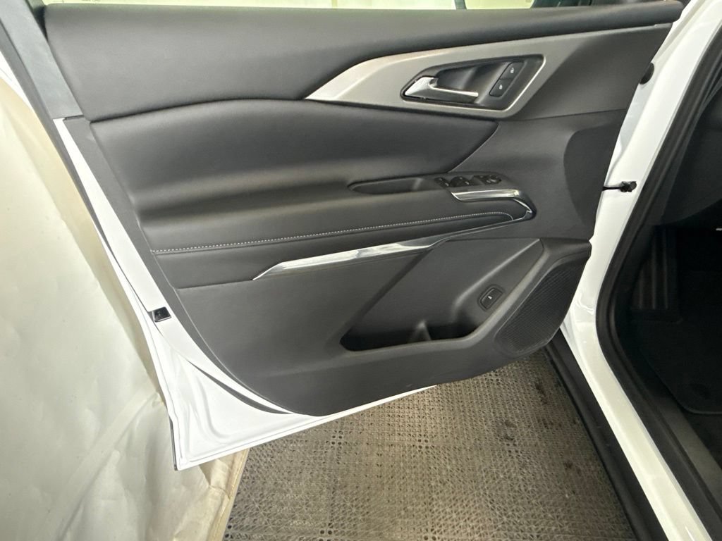 2027 Chevrolet Traverse LT - Photo 6