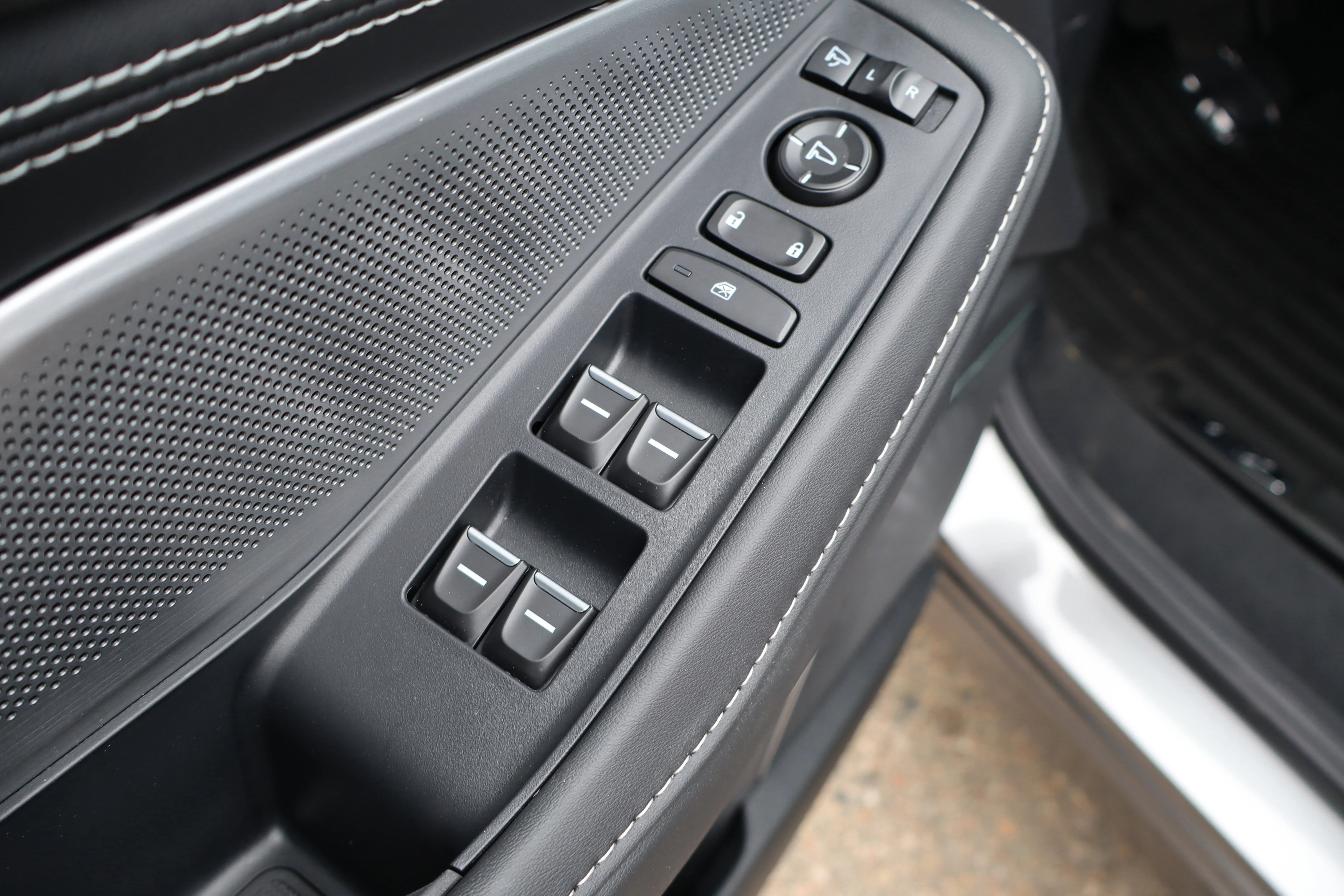 New 2026 Liquid Carbon Metallic Acura w/Advance Package image 24