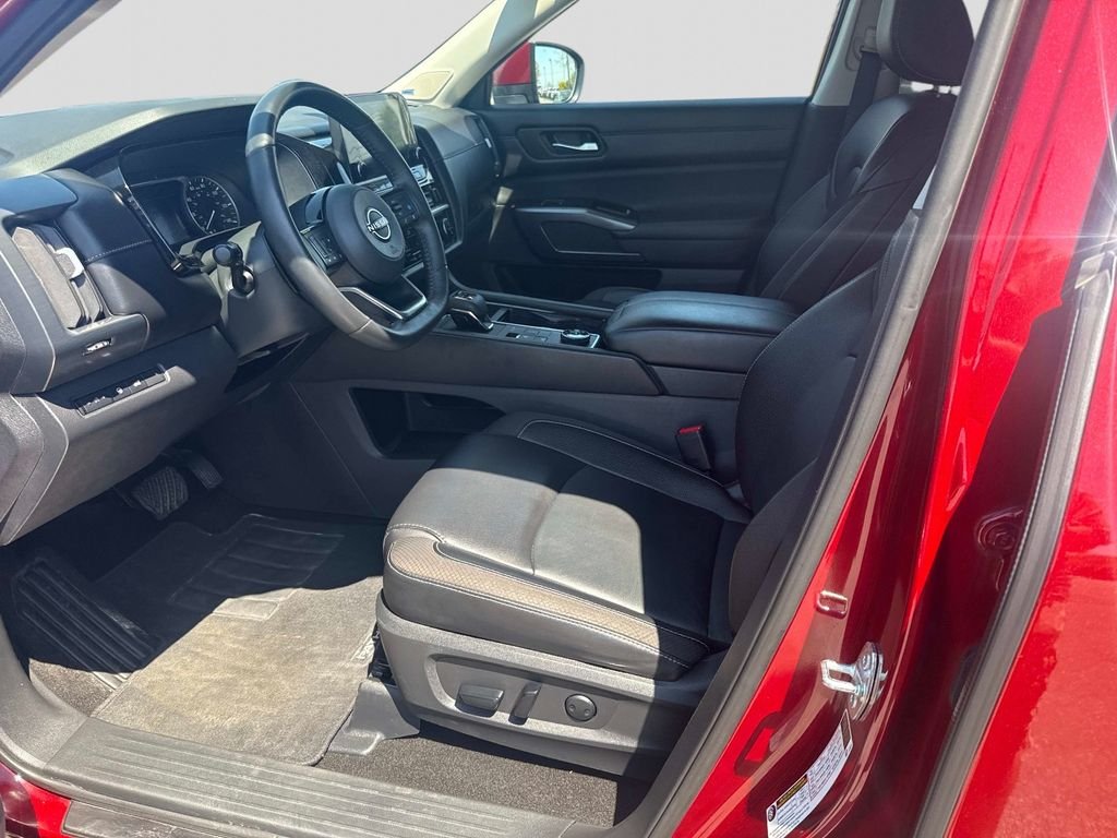 Used 2023 Red Nissan SL image 19