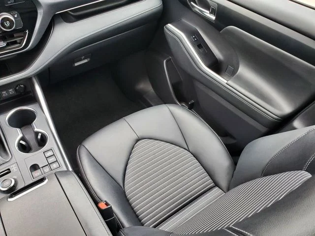 Certified Used 2025  Toyota XSE image 24