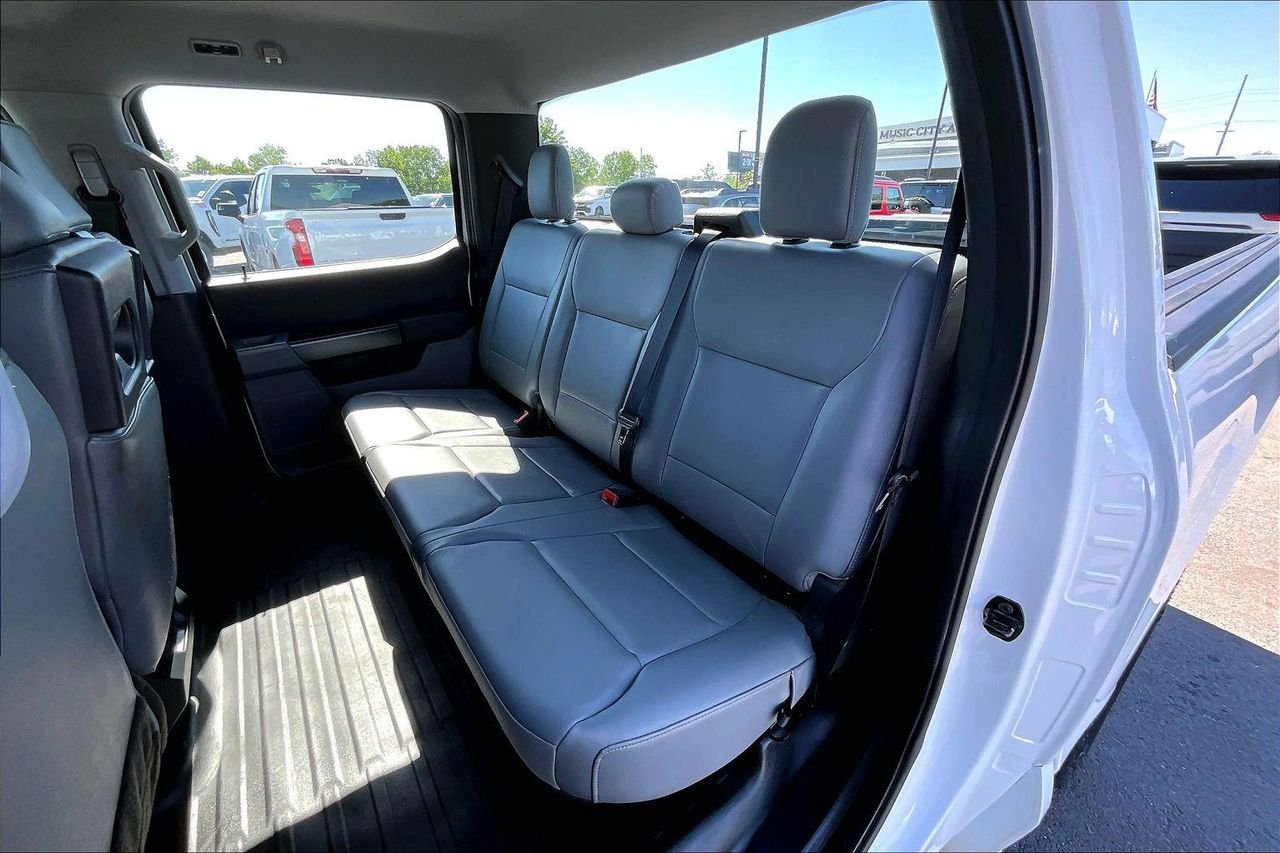 Used 2022 OXFORD WHITE Ford XL image 25