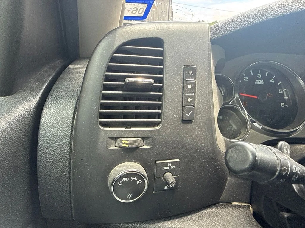 Used 2012 White Chevrolet LT image 12