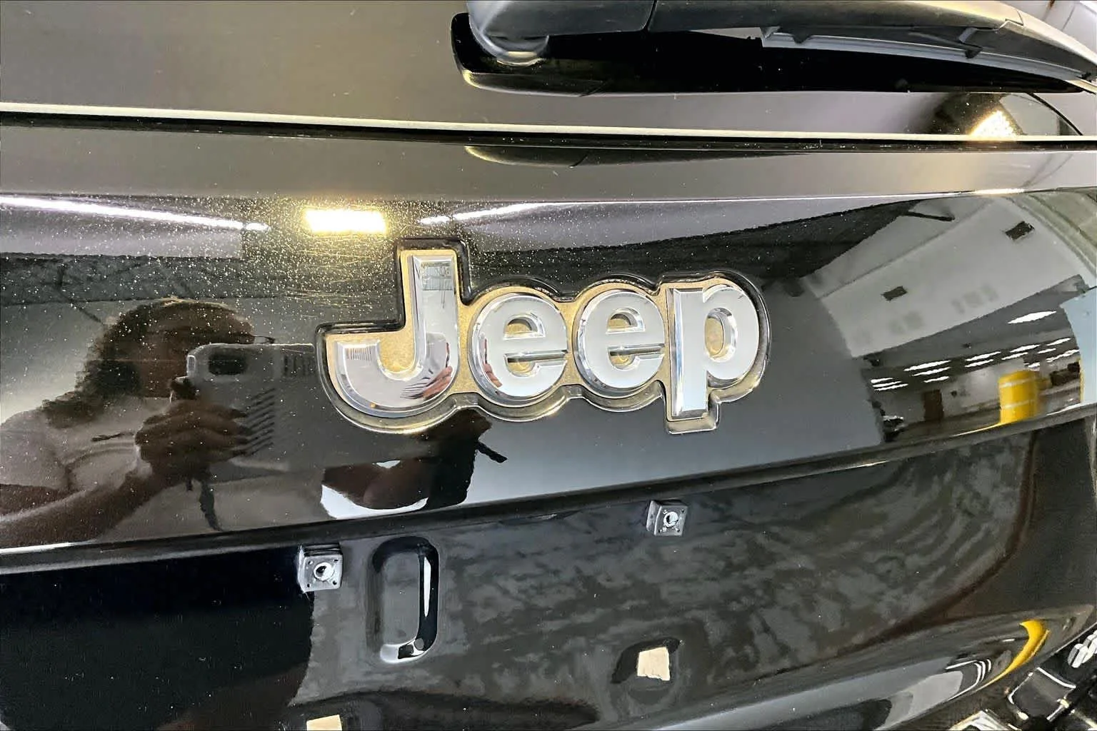 Used 2020 Diamond Black Crystal Pearlcoat Jeep Limited image 33