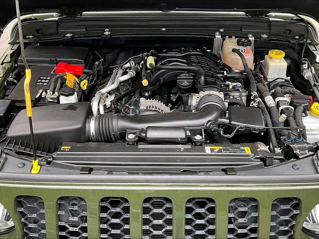 Used 2022 Green Jeep Sport image 31