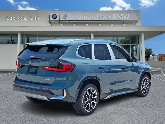 New 2026 Cape York Green Metallic BMW xDrive28i image 4