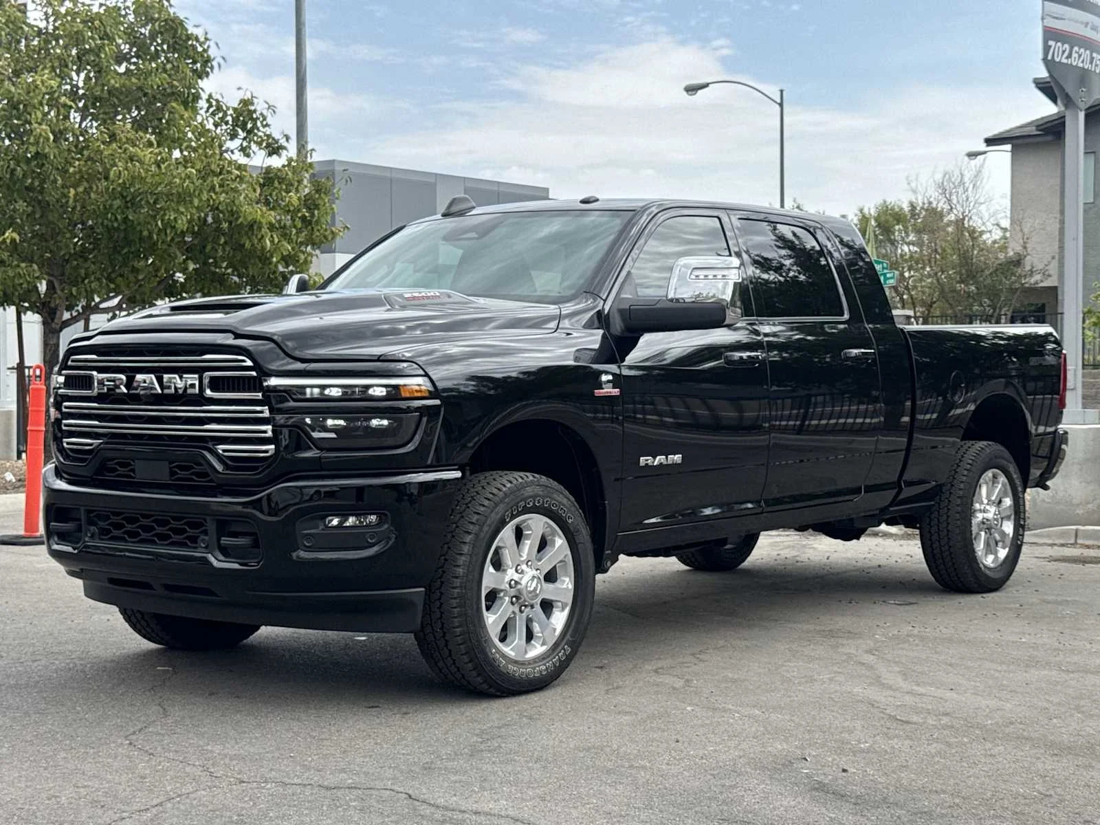 New 2026 Diamond Black Crystal Pearl-Coat Exterior Paint RAM Laramie image 4
