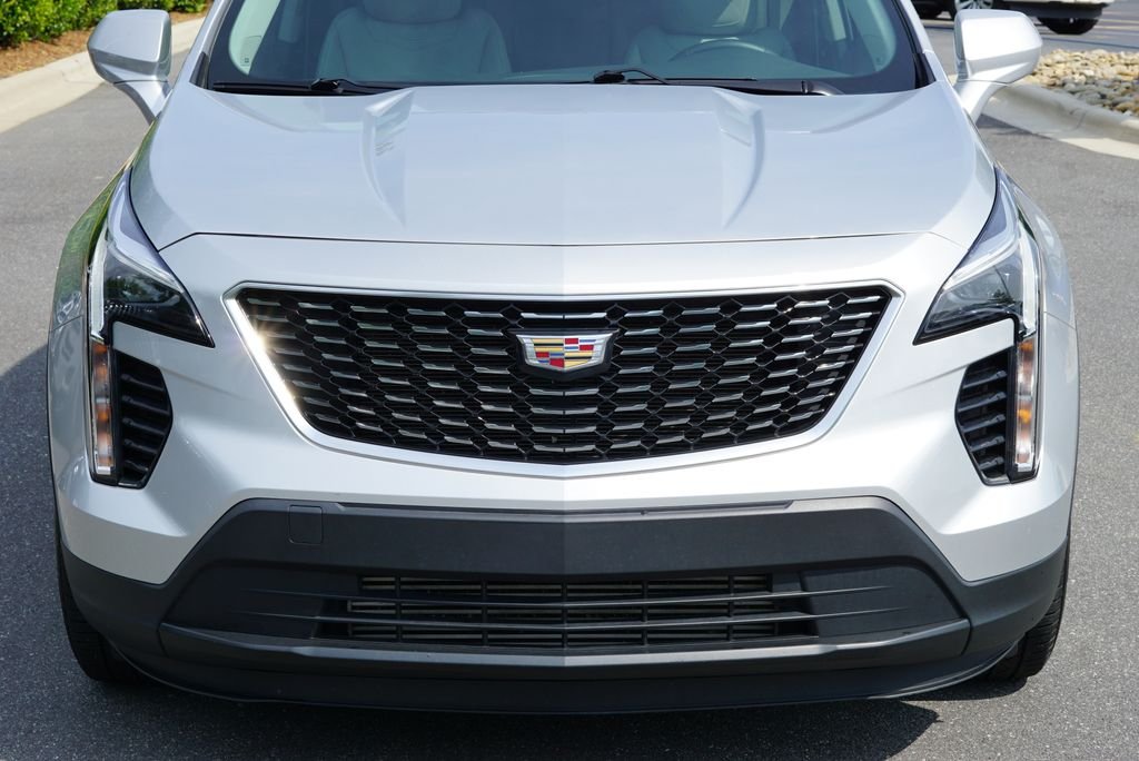 Used 2022 Radiant Silver Metallic Cadillac Luxury image 9