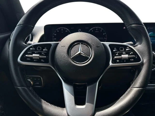 Used 2022 White Mercedes-Benz GLB 250 image 19