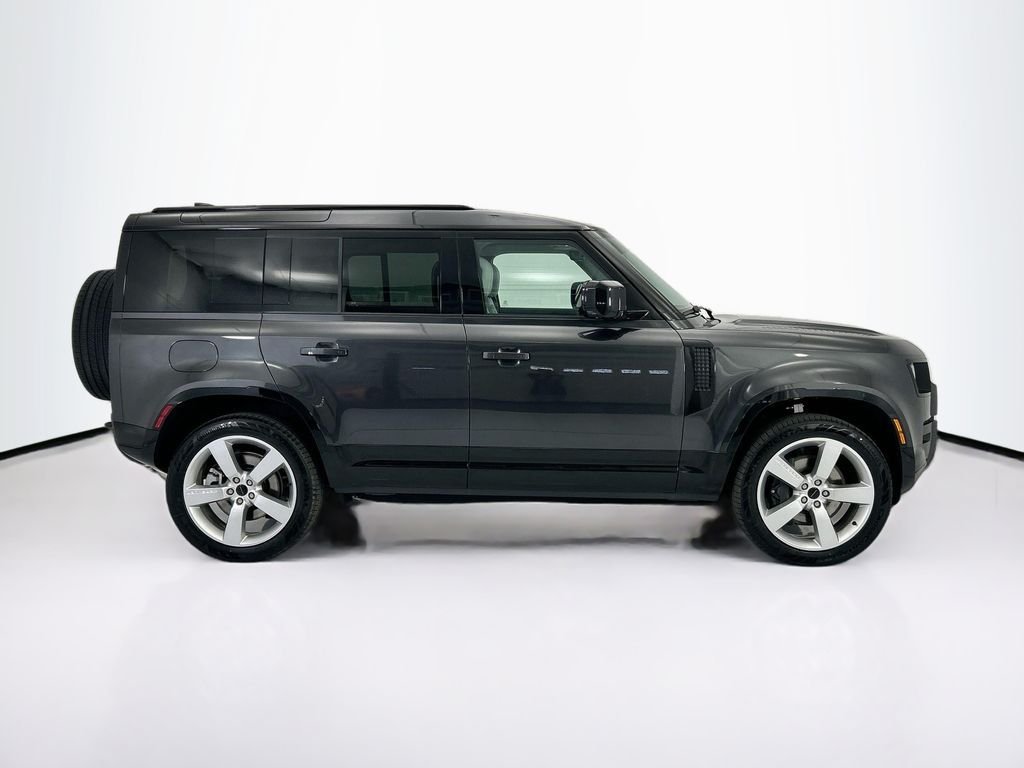 New 2026 Carpathian Grey Land Rover X-Dynamic SE image 4
