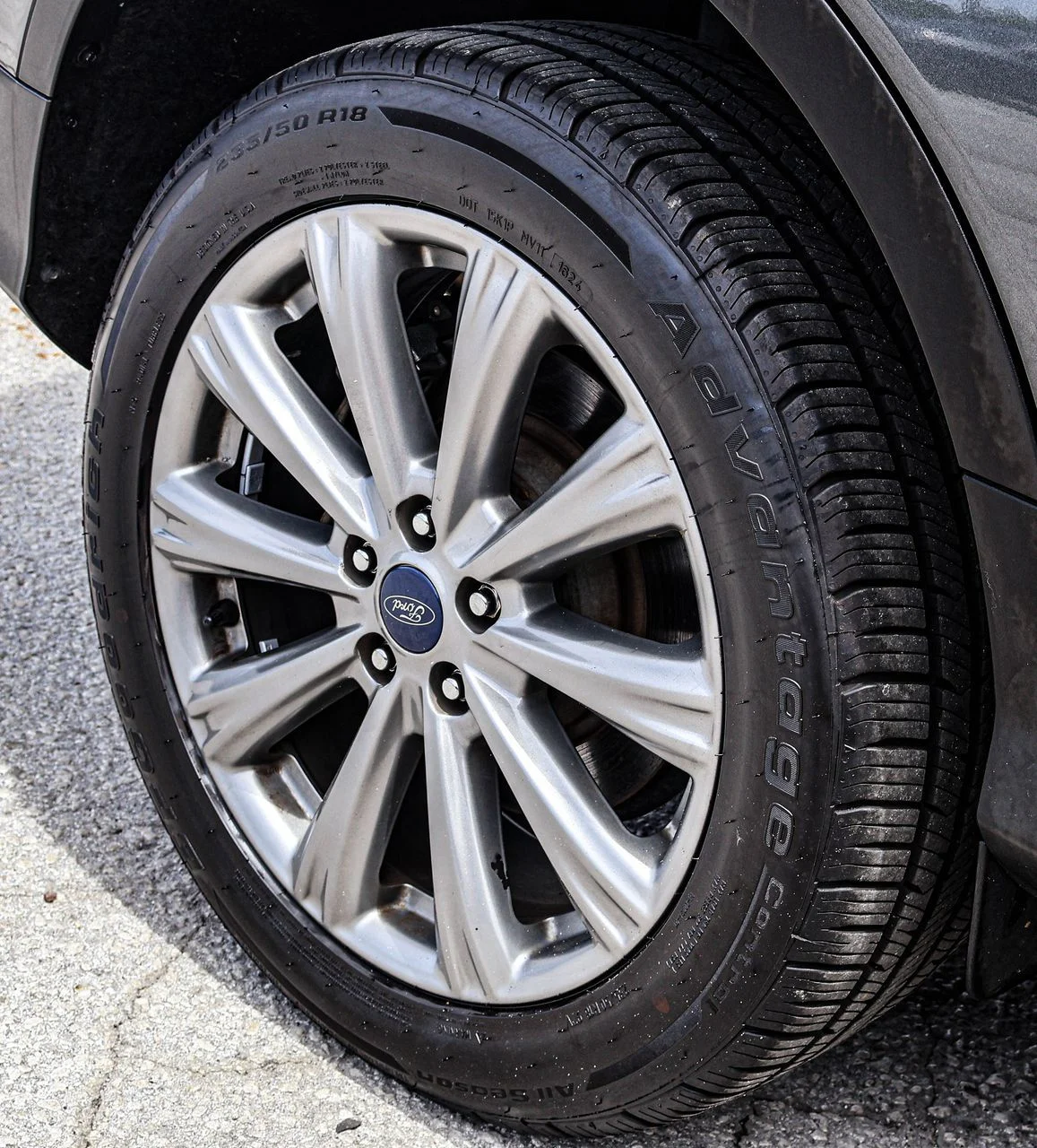 Used 2018 Magnetic Ford Titanium image 9