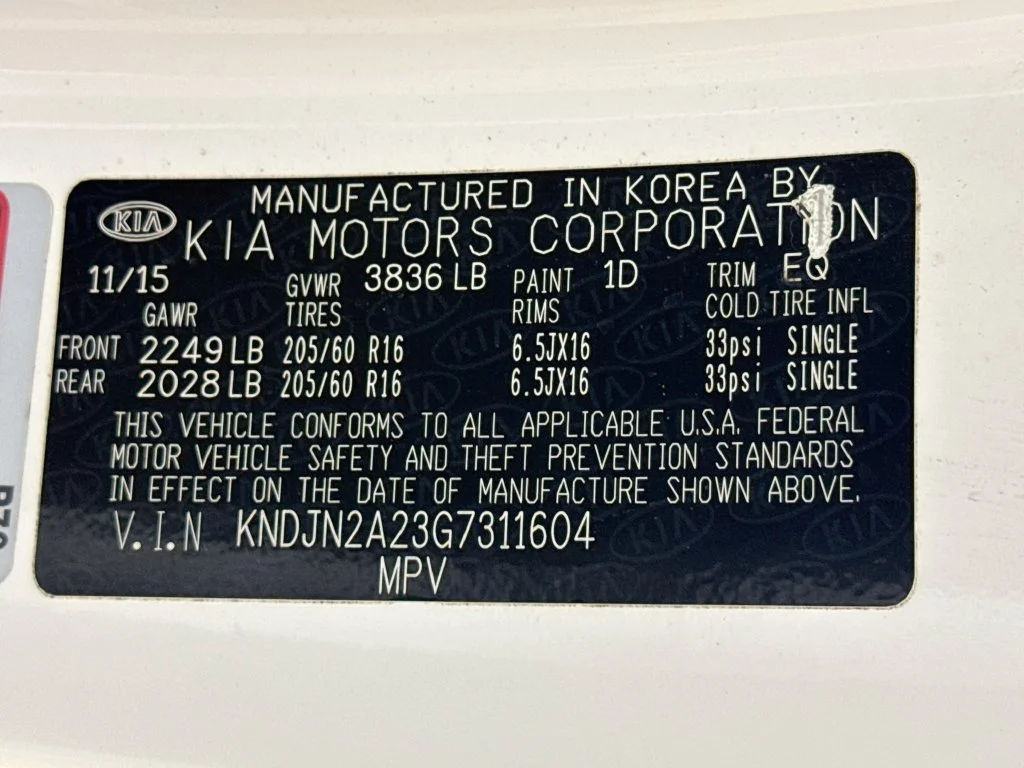 Used 2016 White Kia Base image 35