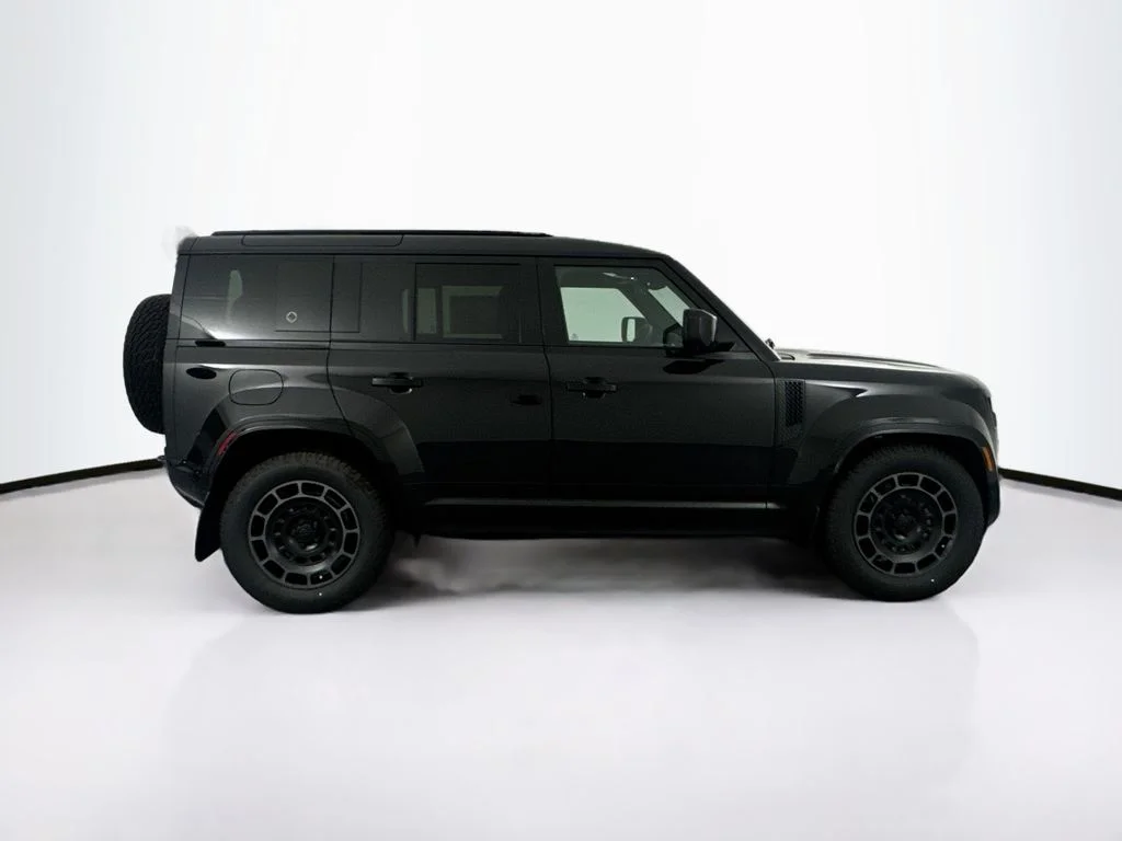 New 2026 Narvik Black Land Rover OCTA Black image 4