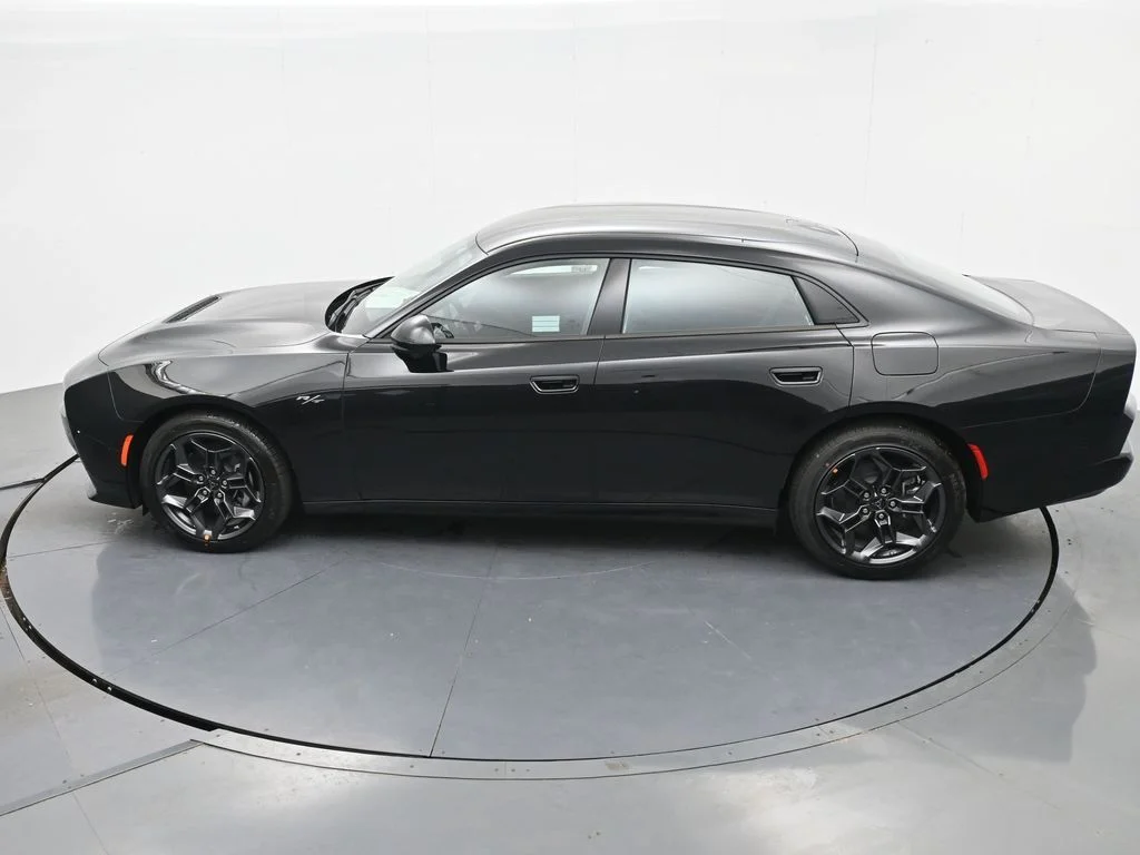 New 2026 Diamond Black Crystal Pearlcoat Dodge R/T image 32