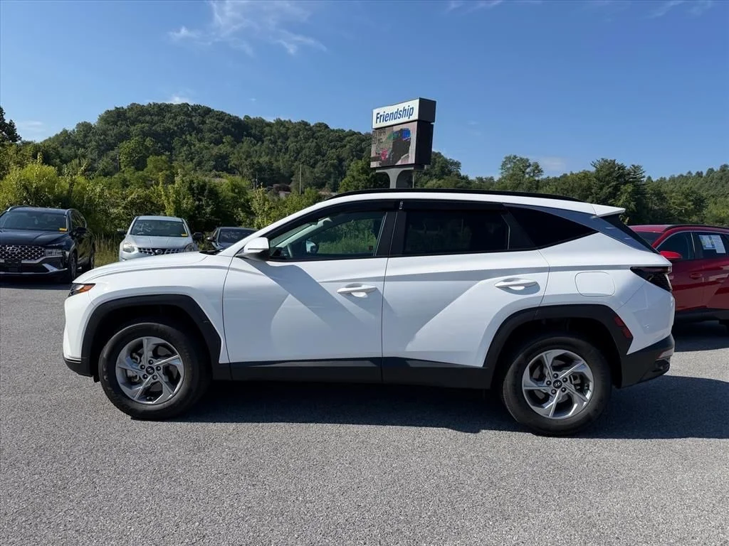 Used 2023 White Hyundai SEL image 4