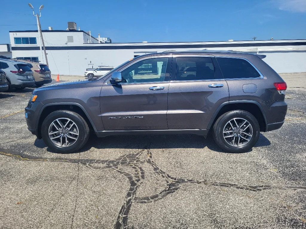 Used 2020 Granite Crystal Metallic Clearcoat Jeep Limited image 9