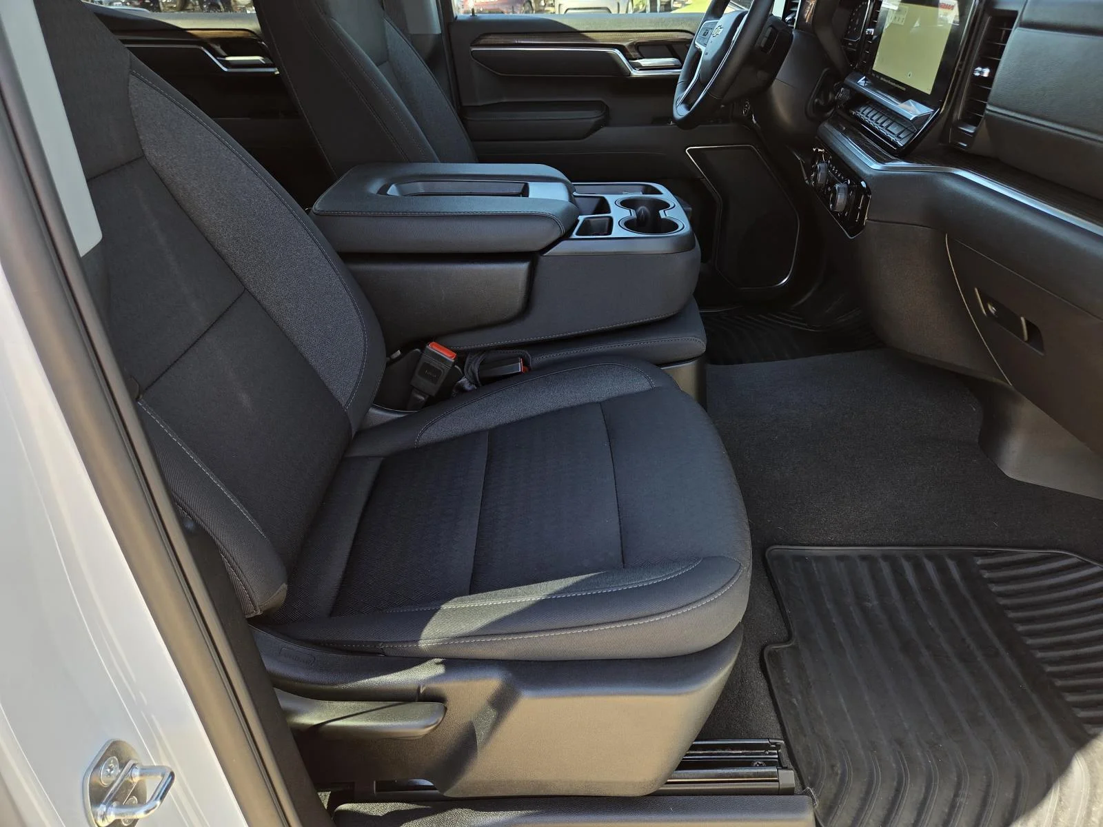 Used 2024 Summit White Chevrolet LT image 37