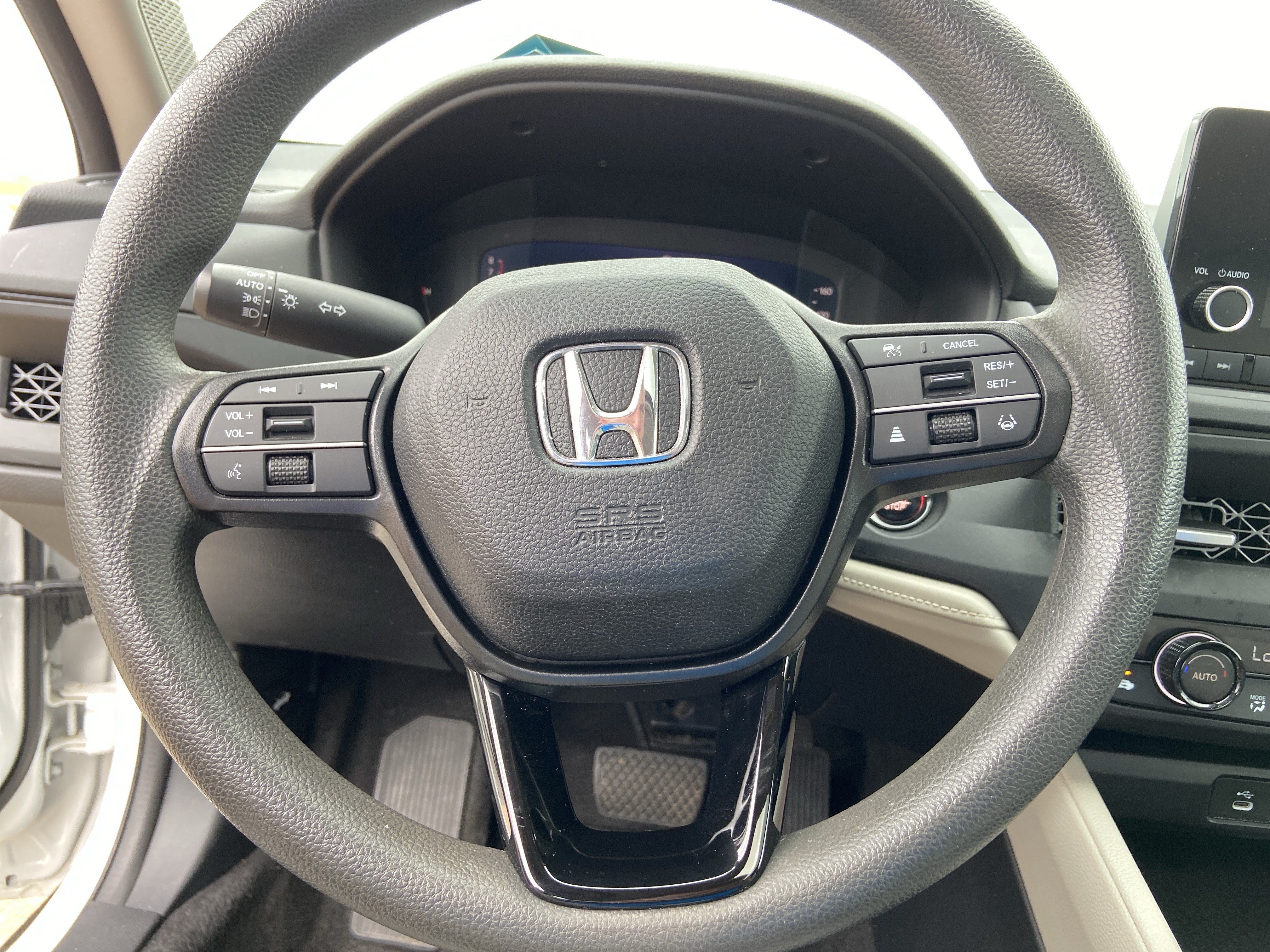 Used 2023 Platinum White Pearl Honda EX image 34