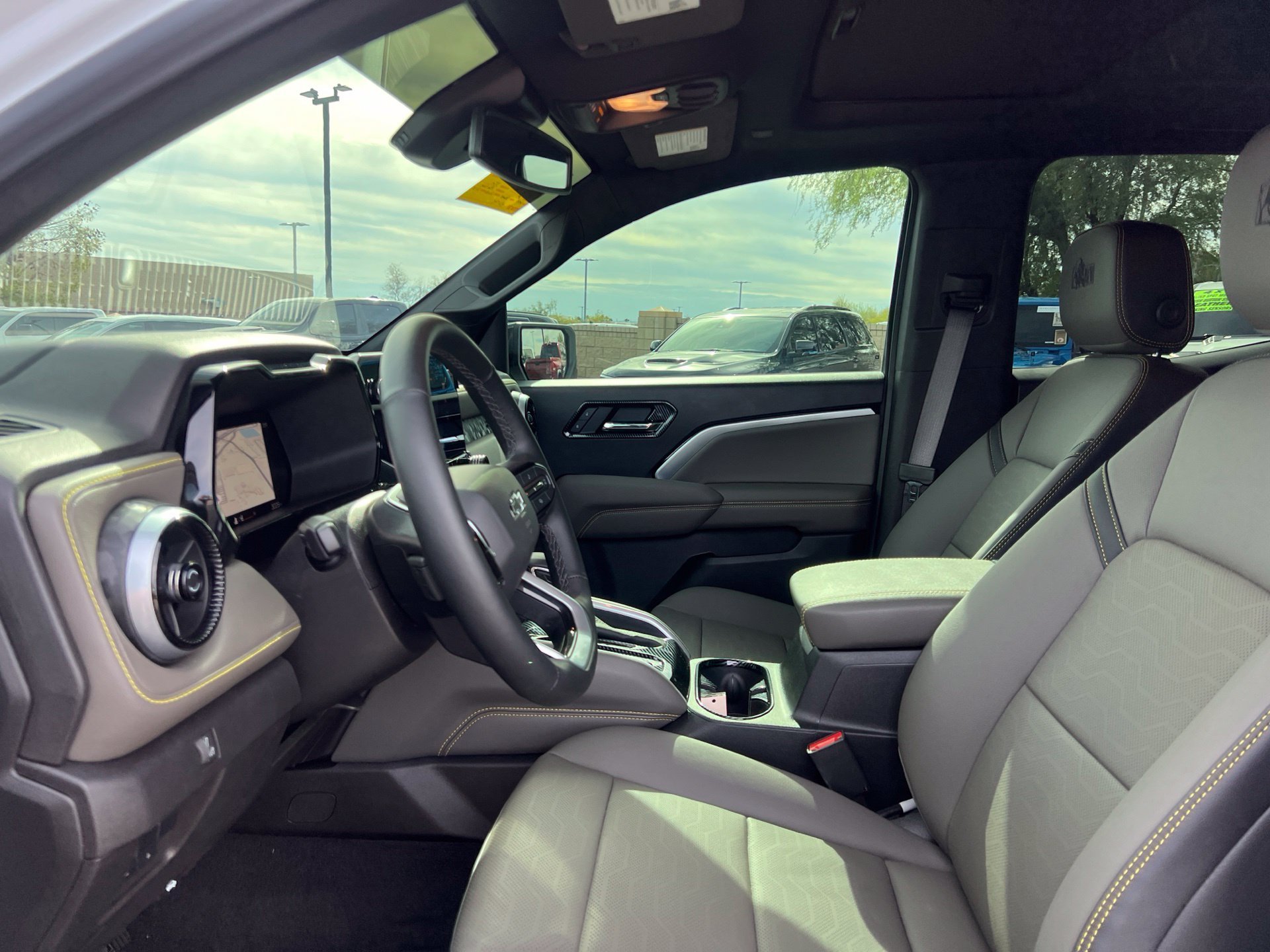 Used 2025 White Chevrolet ZR2 image 26