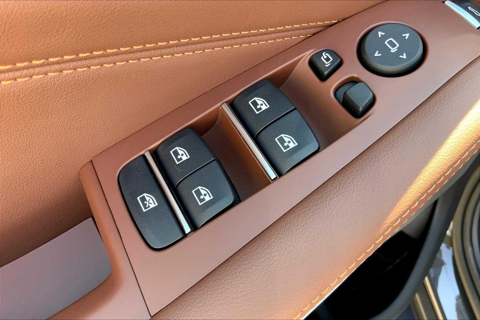 New 2026 Dravit Grey Metallic BMW sDrive40i image 17