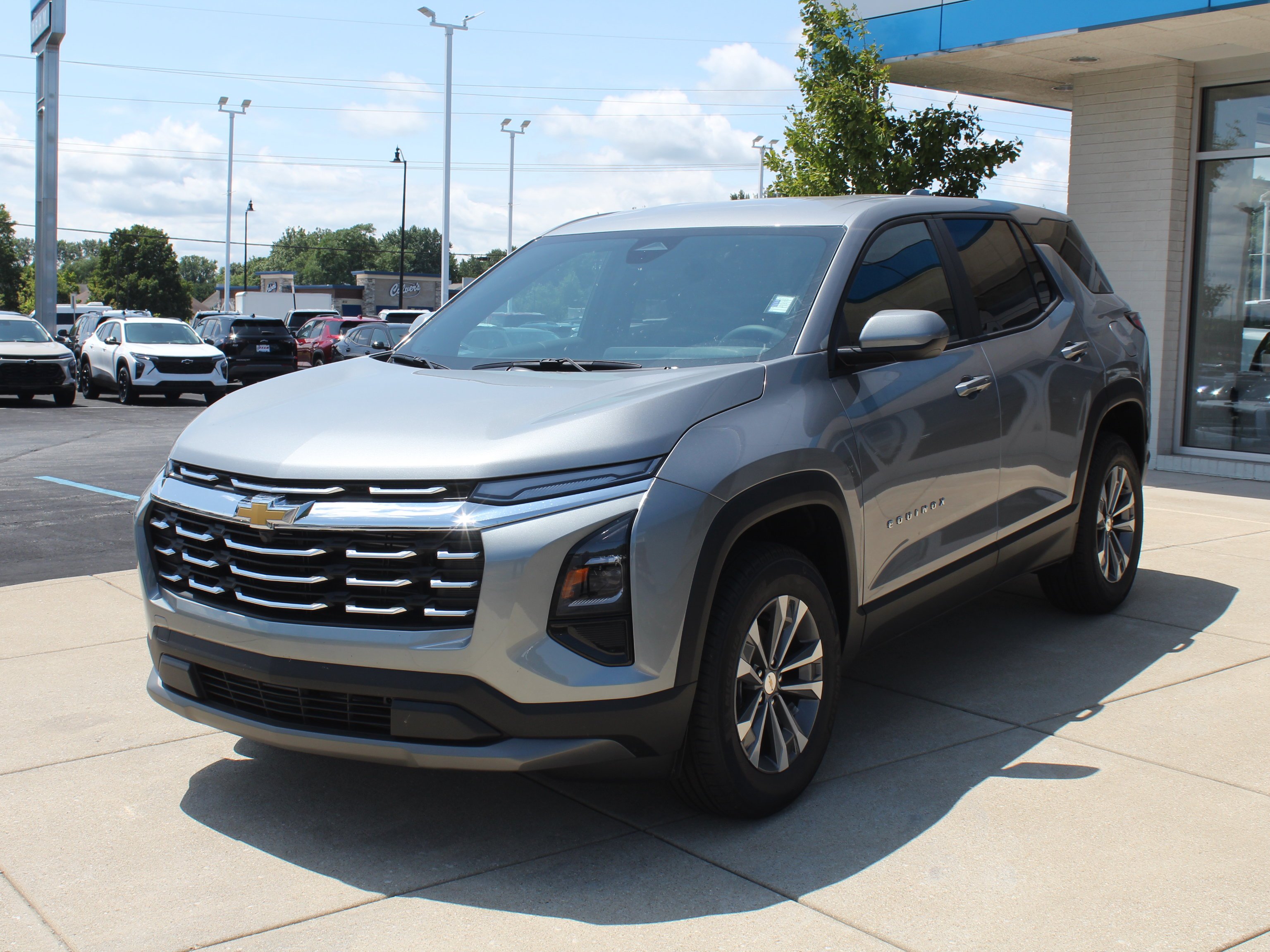 2027 Chevrolet Equinox LT - Photo 7
