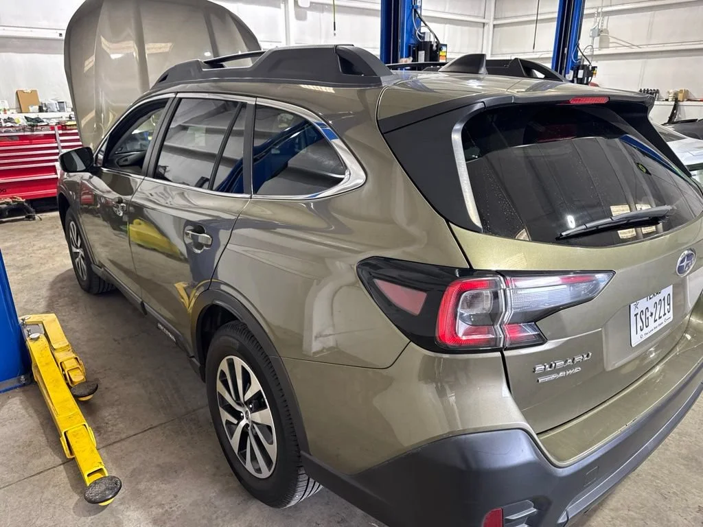 Used 2021  Subaru Premium image 1