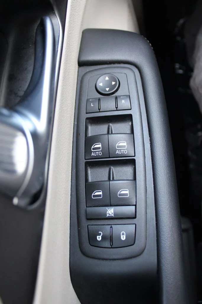 Used 2024 Black Chrysler Select image 23