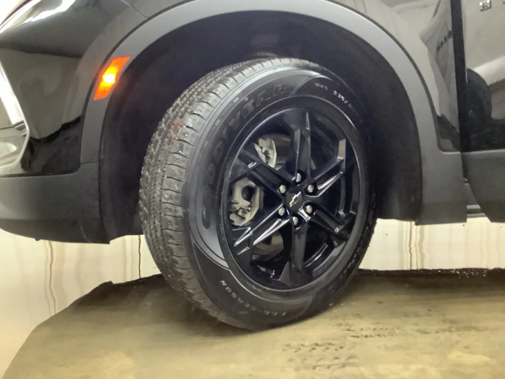 Used 2023 BLACK Chevrolet LT image 25