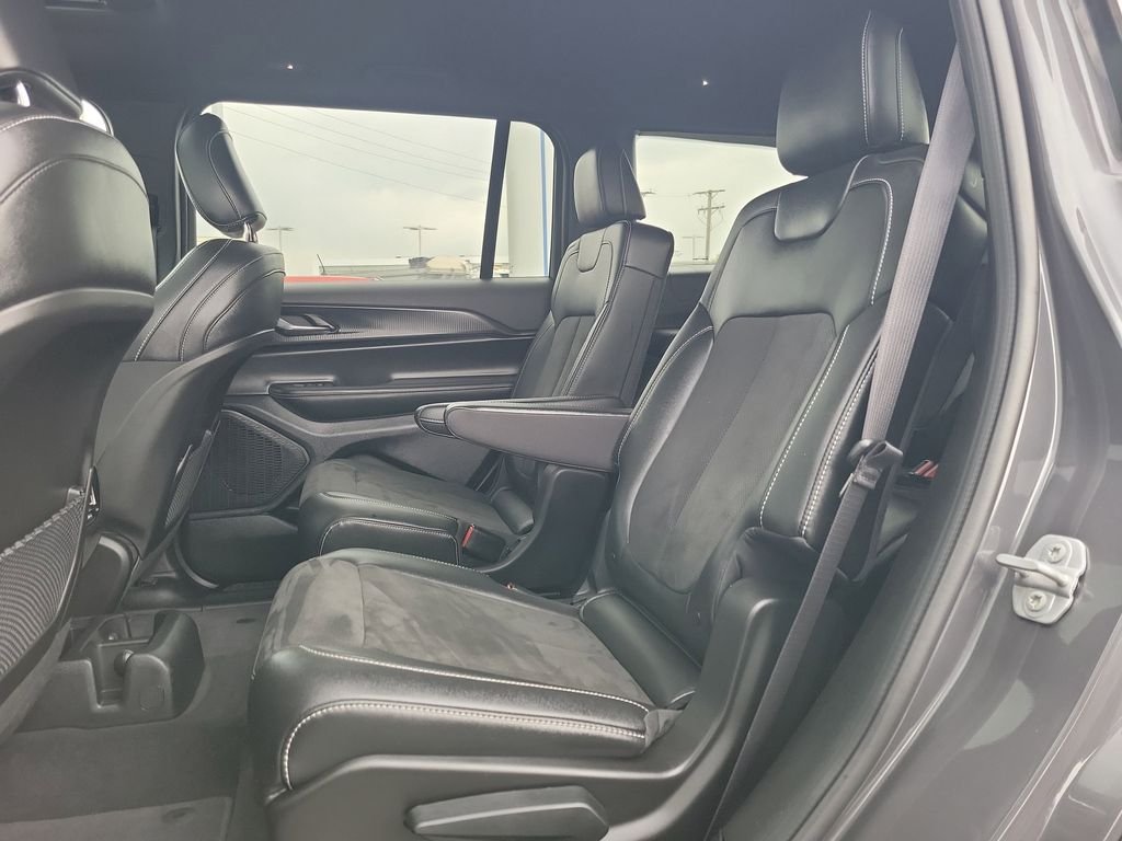 Certified Used 2025 Metallic Jeep Altitude X image 9