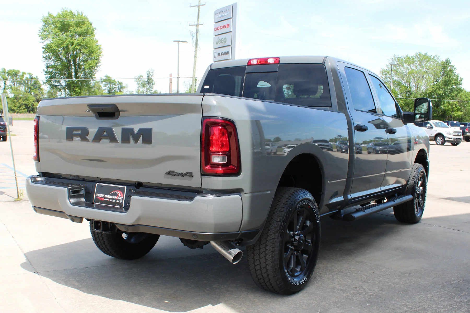 New 2026 Ceramic Gray Clear-Coat Exterior Paint RAM Black Express Crew Cab 4x4 image 29