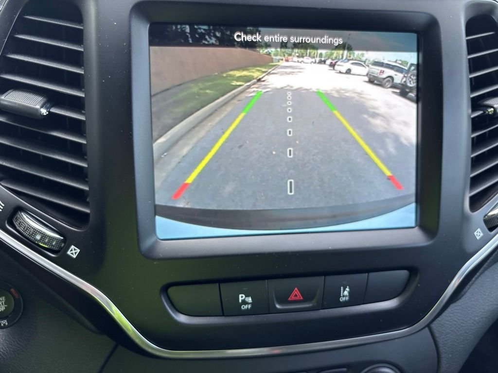 Certified Used 2021 White Jeep Latitude Lux image 27