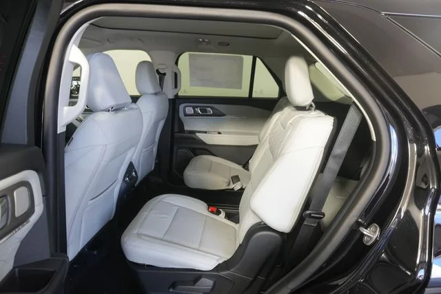 New 2026 Agate Black Metallic Ford Platinum™ image 28