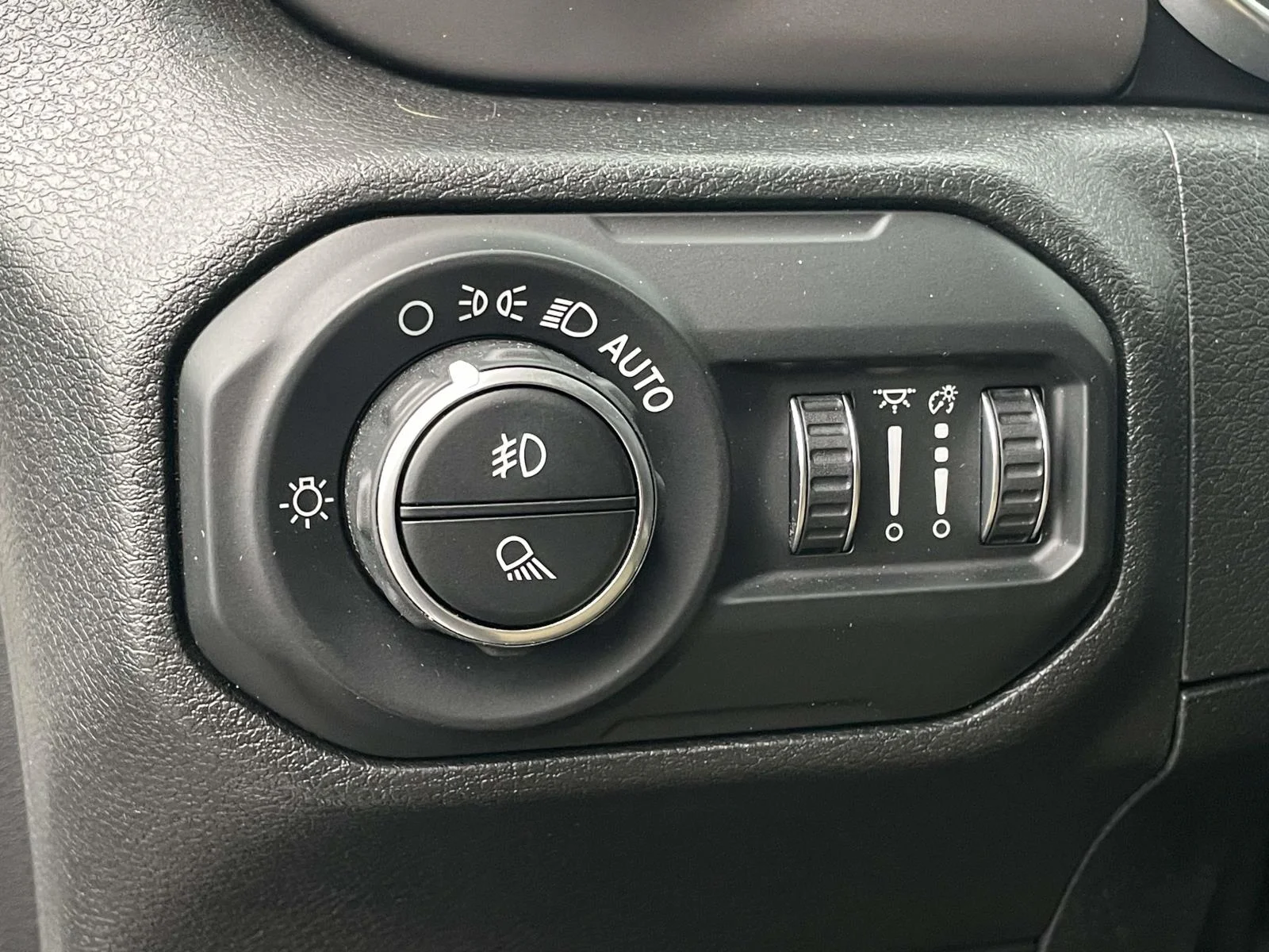 Used 2020 Sting-Gray Clearcoat Jeep Sport S image 9