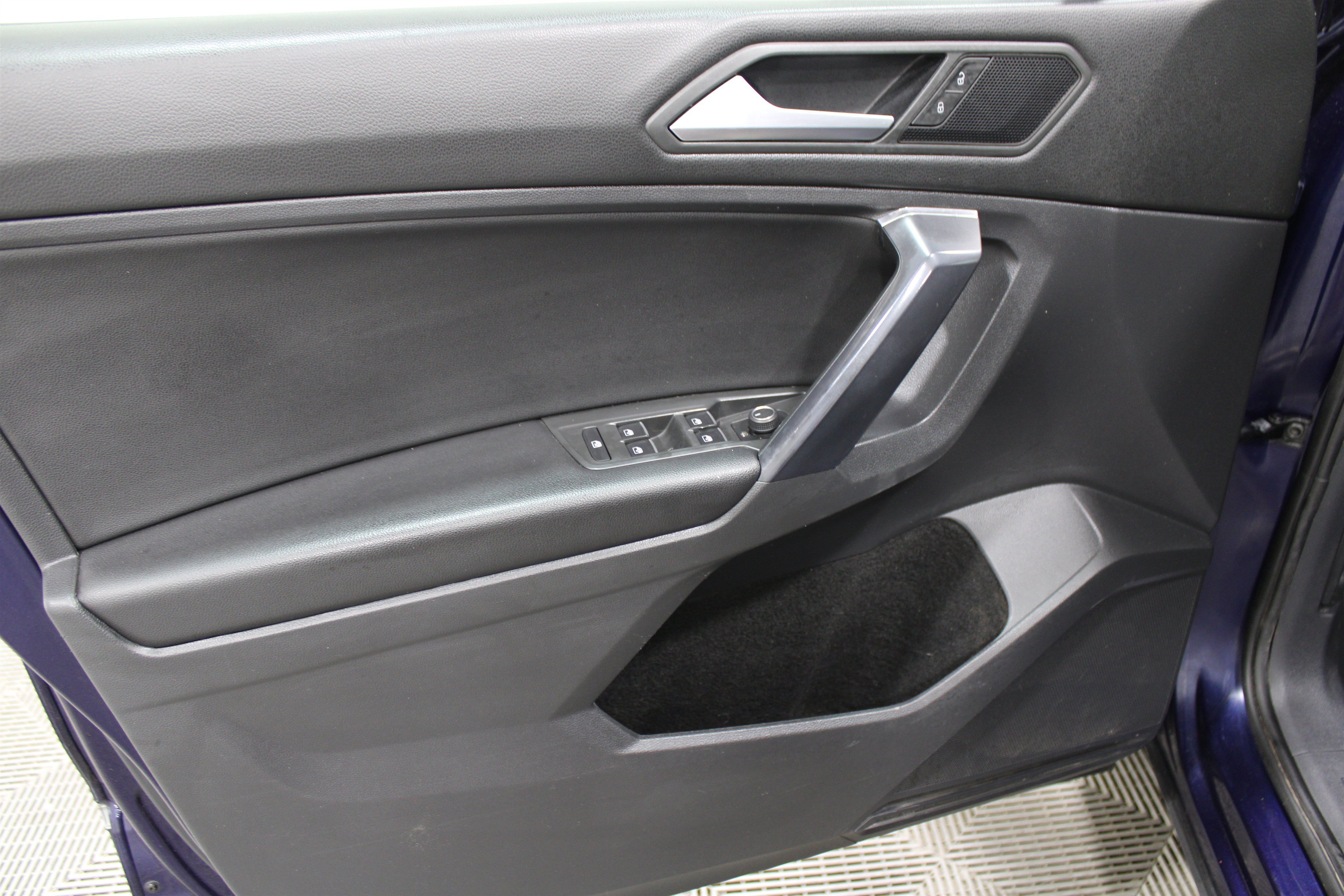 Used 2021 Atlantic Blue Metallic Volkswagen SE image 6