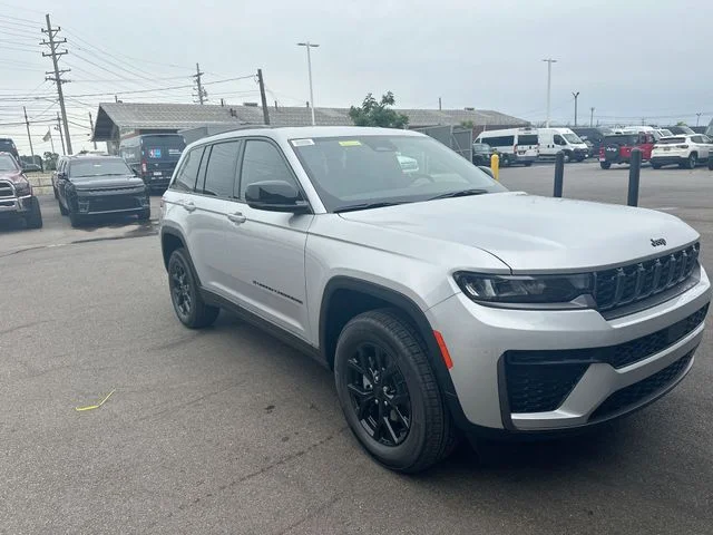 New 2026 Silver Zynith Exterior Paint Jeep Altitude image 11