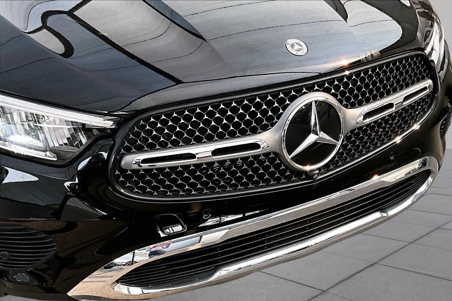 Used 2025 Black Mercedes-Benz GLC 300 image 30
