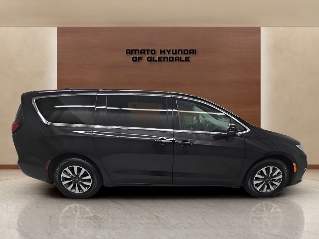 Used 2023 Black Chrysler Touring L image 7