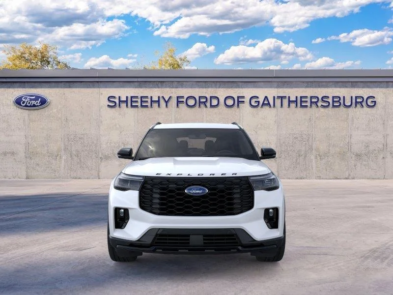 New 2026 Star White Metallic Tri-Coat Ford ST-Line image 7