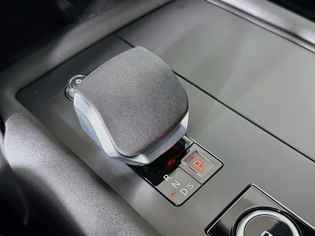 New 2026 Fuji White Land Rover S image 17