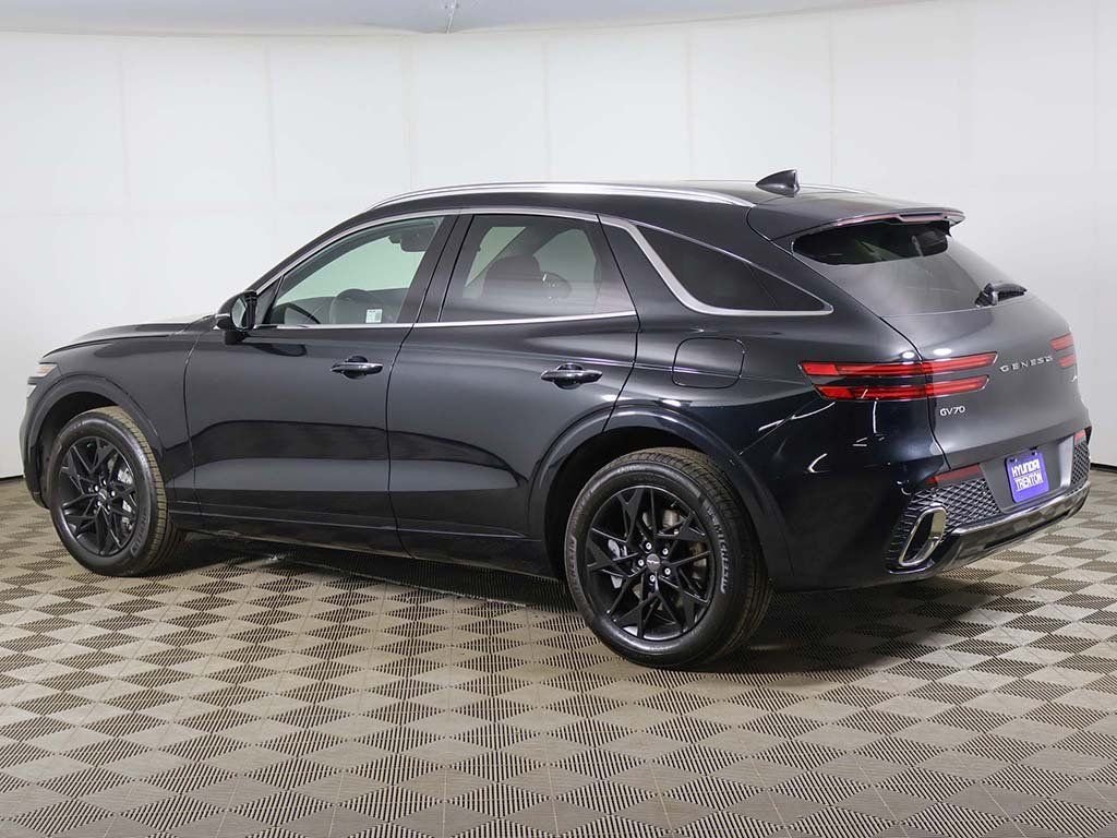 Used 2025 Black Genesis 2.5T image 9