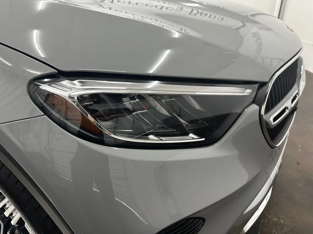 New 2027 White Mercedes-Benz GLC 300 image 10
