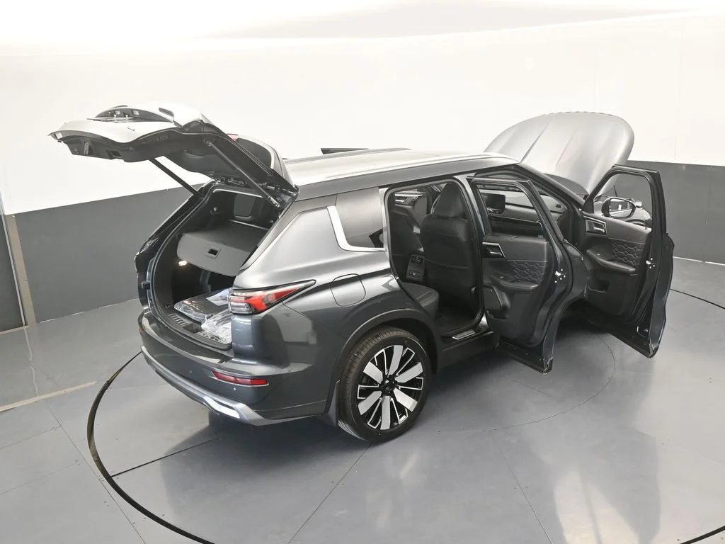 New 2026 Gray Mitsubishi SEL image 79
