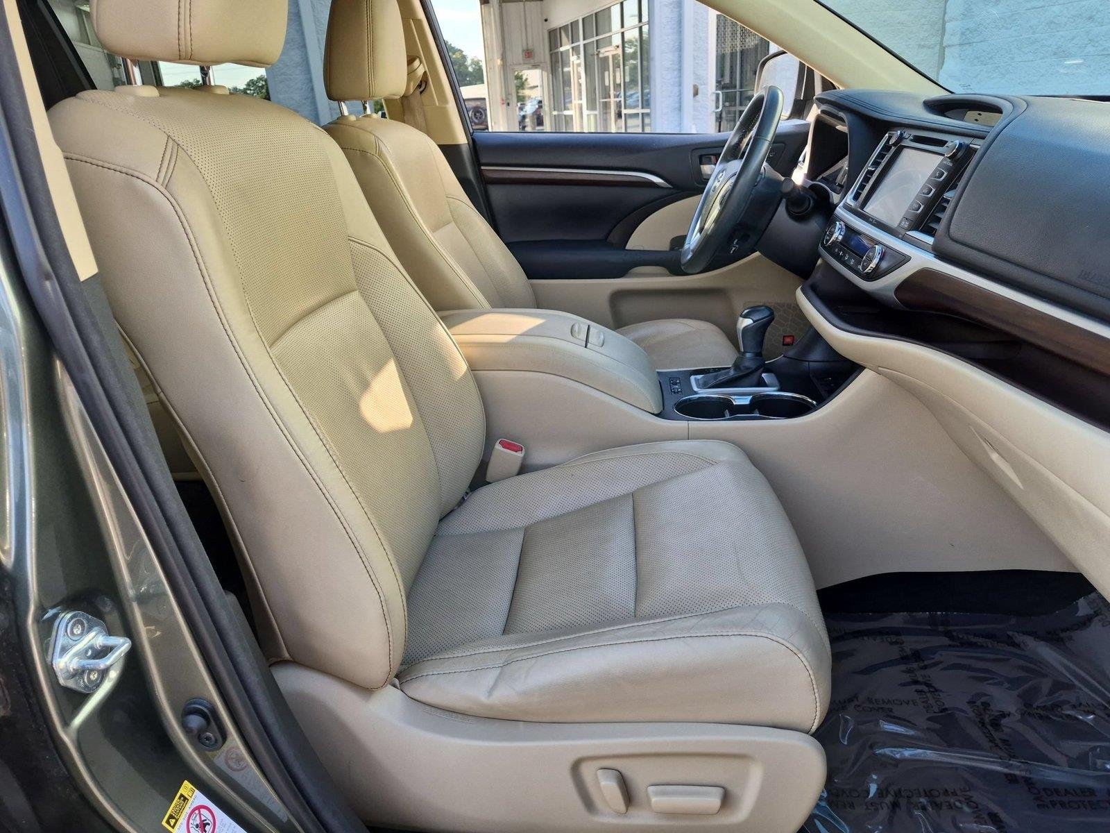 Used 2015 Predawn Gray Mica Toyota Limited image 36