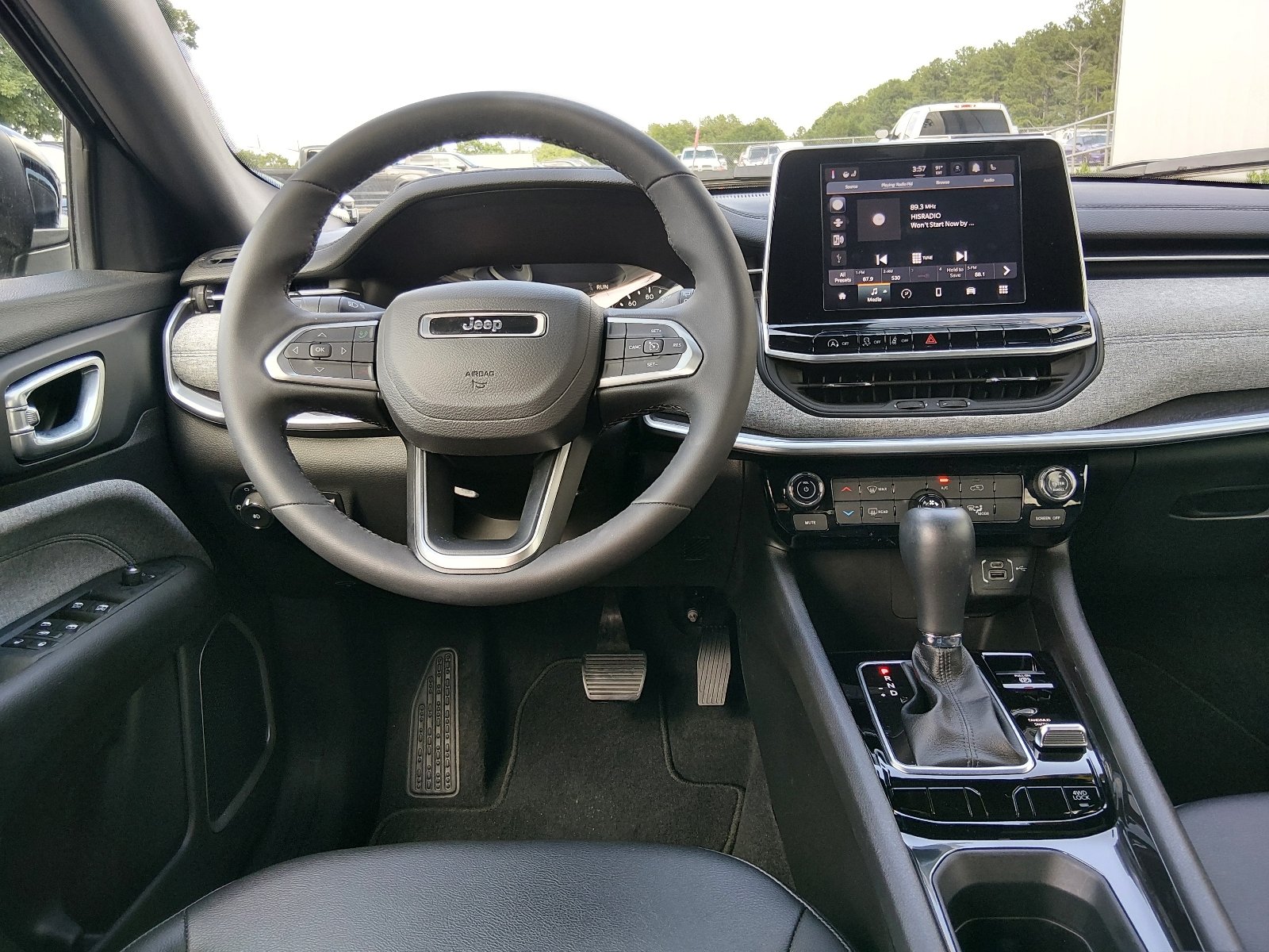 Used 2026 Diamond Black Crystal Pearl Coat Jeep Latitude image 10