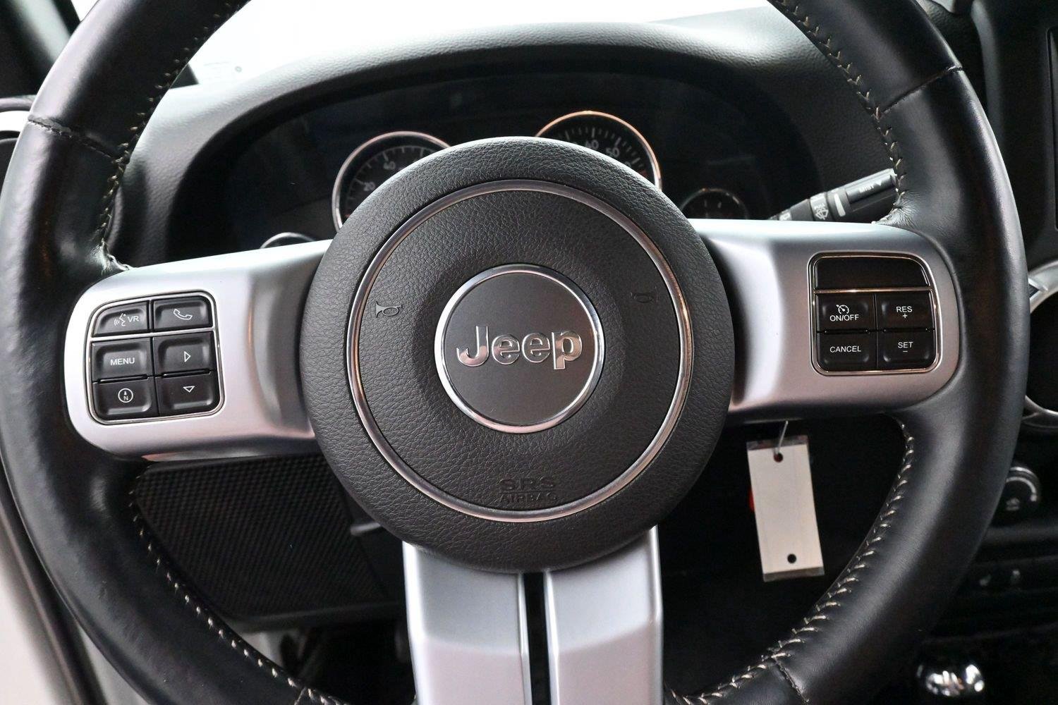 Used 2014 Bright White Clearcoat Jeep Rubicon X image 15