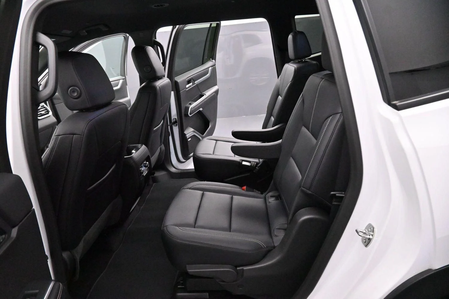 Used 2026 Summit White GMC Elevation image 29