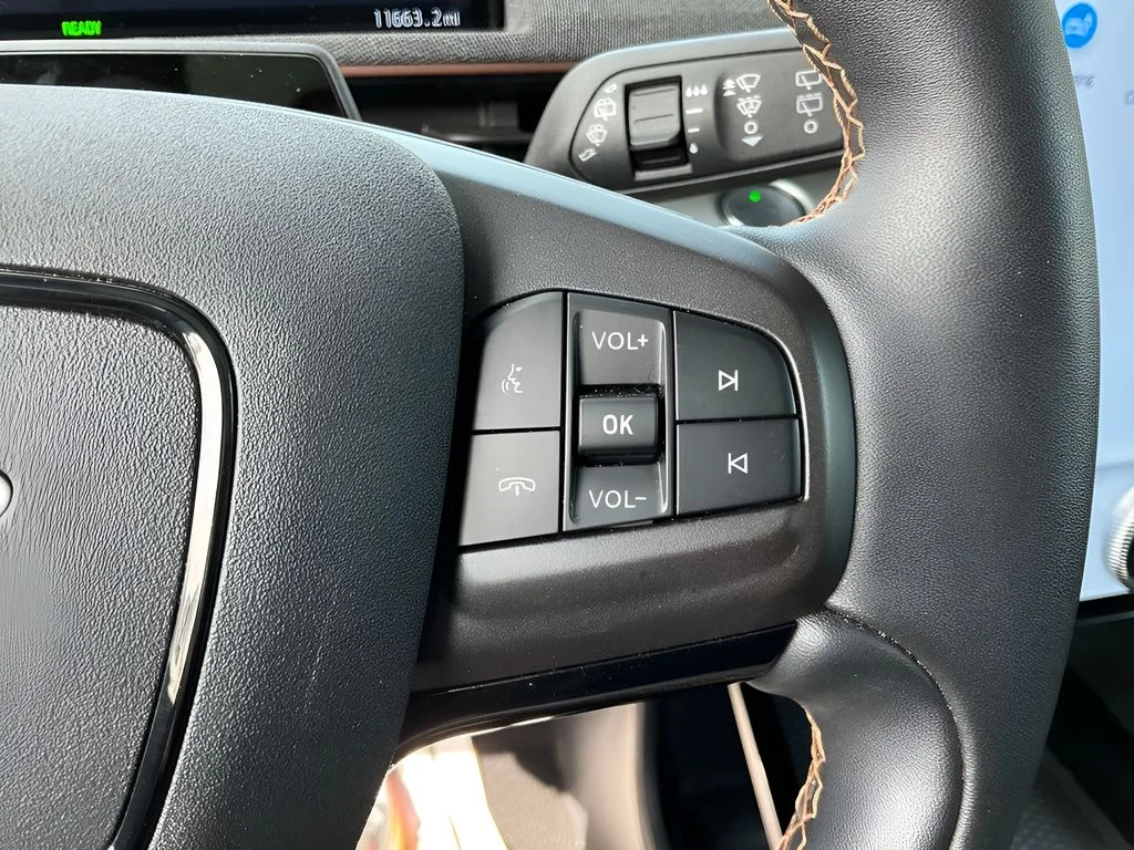 Used 2023 White Ford GT image 39