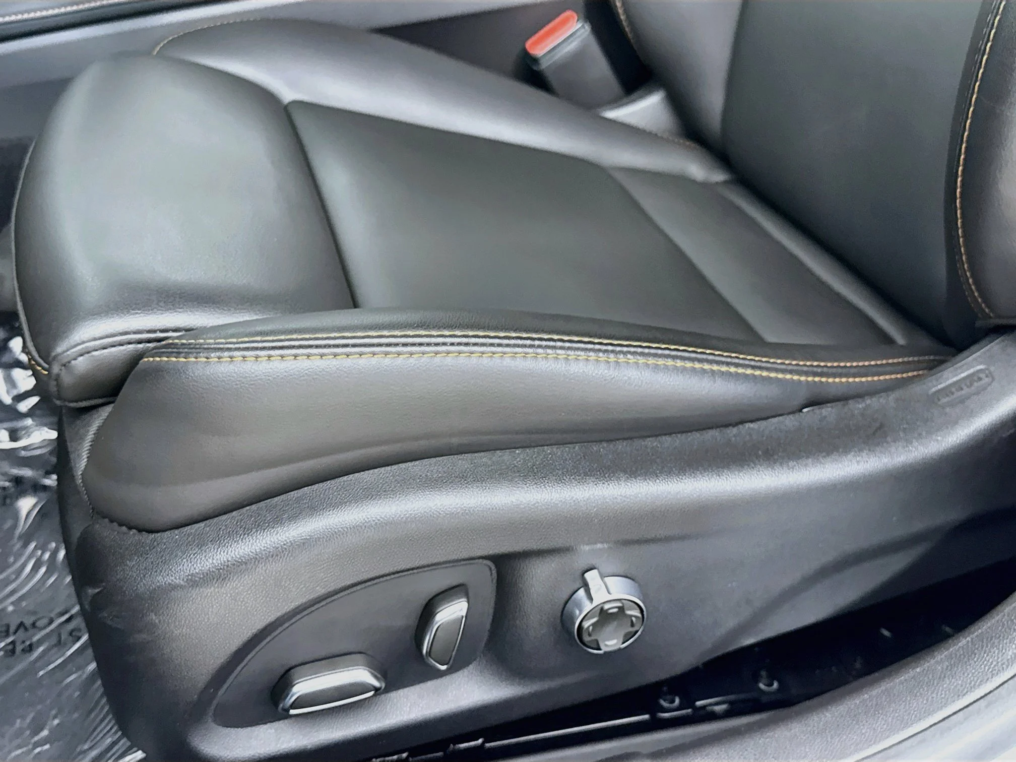 Used 2023 Argent Silver Metallic Cadillac Sport image 21
